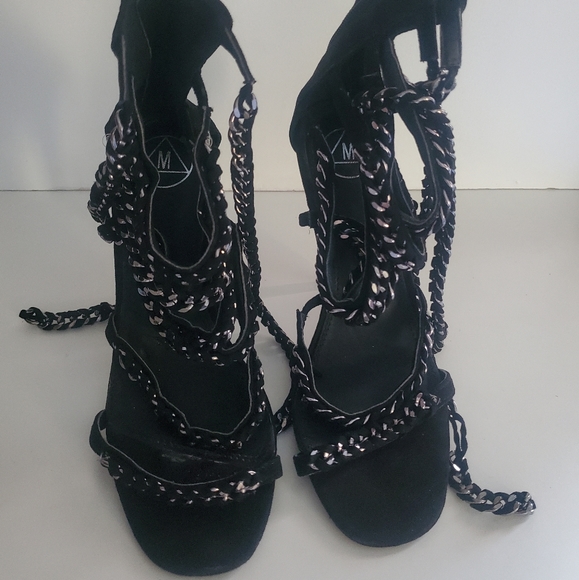 SHOES - Picture 2 of 11